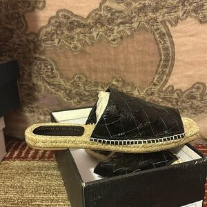 Donald Pliner Nyce style black patent slide